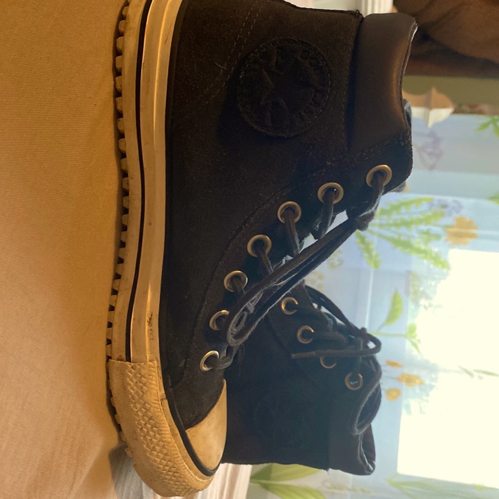Grey cushioned converse
